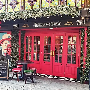 mulligans.dublin-hotelsweb.com/